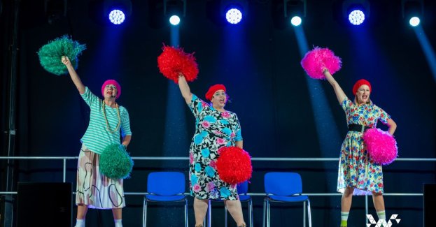 Dzień Seniora w ramach akcji „Weekend seniora z kulturą” odbył się 4 października w hali OSiR w Wągrowcu. Program pod hasłem „Otwórz się na kulturę” obejmował występ Kabaretu Moherowe Berety i potańcówkę z DJ-em One-Key.